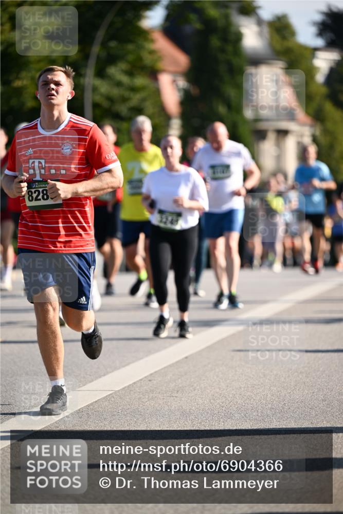 01.09.2024 - BARMER Alsterlauf Dr. Thomas Lammeyer http://msf.ph/oto/6904366 01.09.2024 09:40:23 Laufen 828 meine-sportfotos.de