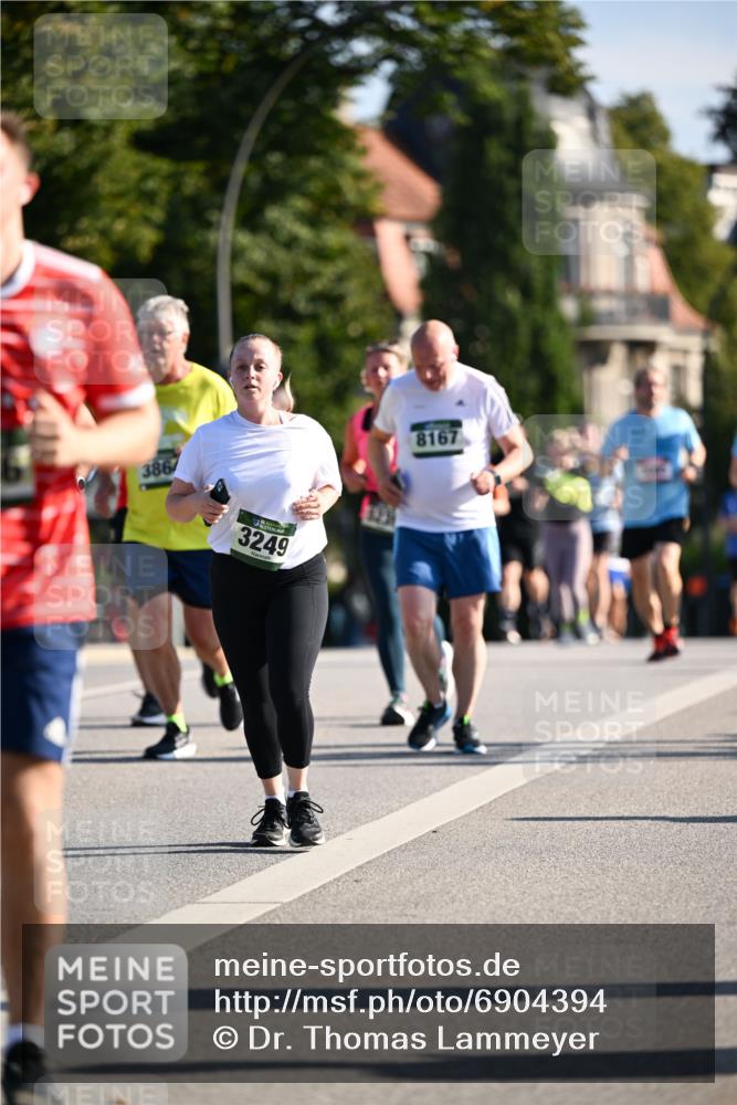 01.09.2024 - BARMER Alsterlauf Dr. Thomas Lammeyer http://msf.ph/oto/6904394 01.09.2024 09:40:24 Laufen 386, 3249, 8167 meine-sportfotos.de