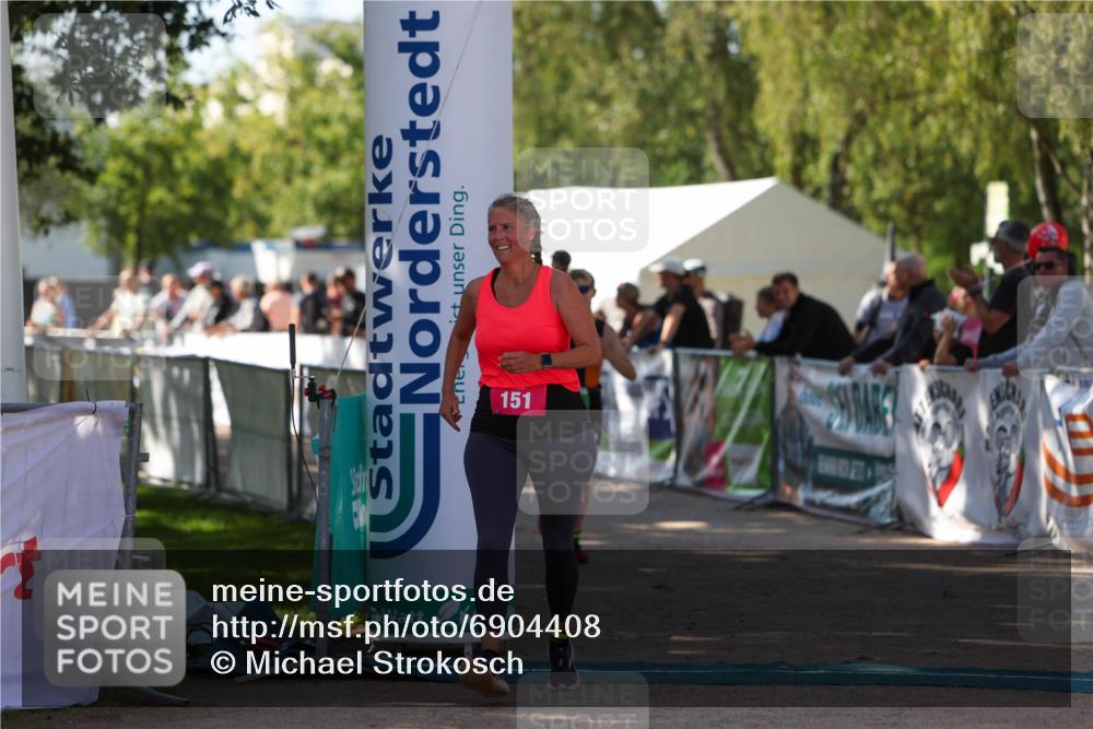 01.09.2024 - 17. Tribühne Triathlon Michael Strokosch http://msf.ph/oto/6904408 01.09.2024 11:05:34 Ziel 151, 226 meine-sportfotos.de