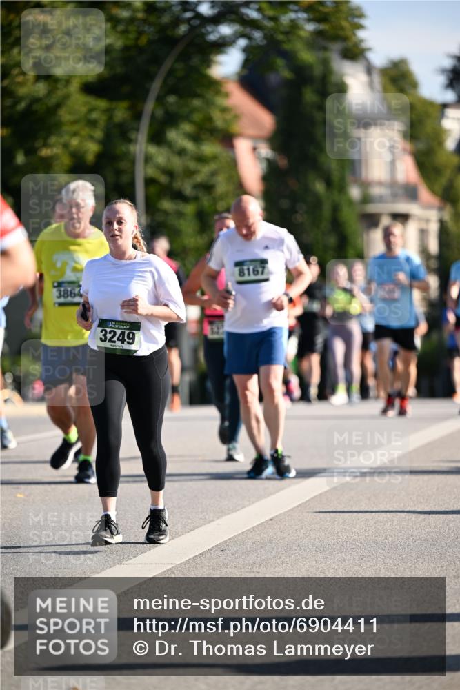 01.09.2024 - BARMER Alsterlauf Dr. Thomas Lammeyer http://msf.ph/oto/6904411 01.09.2024 09:40:25 Laufen 3864, 135, 3249, 8167 meine-sportfotos.de