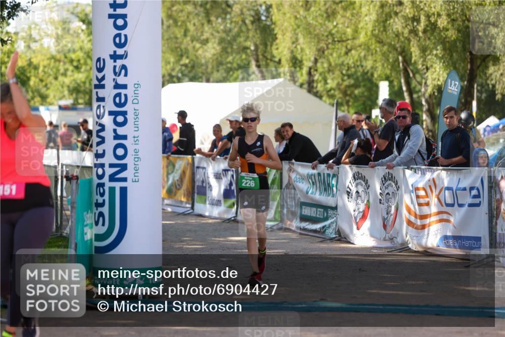 01.09.2024 - 17. Tribühne Triathlon Michael Strokosch http://msf.ph/oto/6904427 01.09.2024 11:05:35 Ziel 151, 226 meine-sportfotos.de
