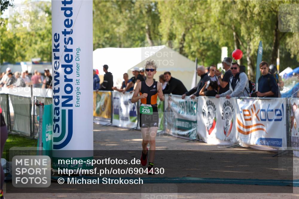 01.09.2024 - 17. Tribühne Triathlon Michael Strokosch http://msf.ph/oto/6904430 01.09.2024 11:05:36 Ziel 151, 226 meine-sportfotos.de