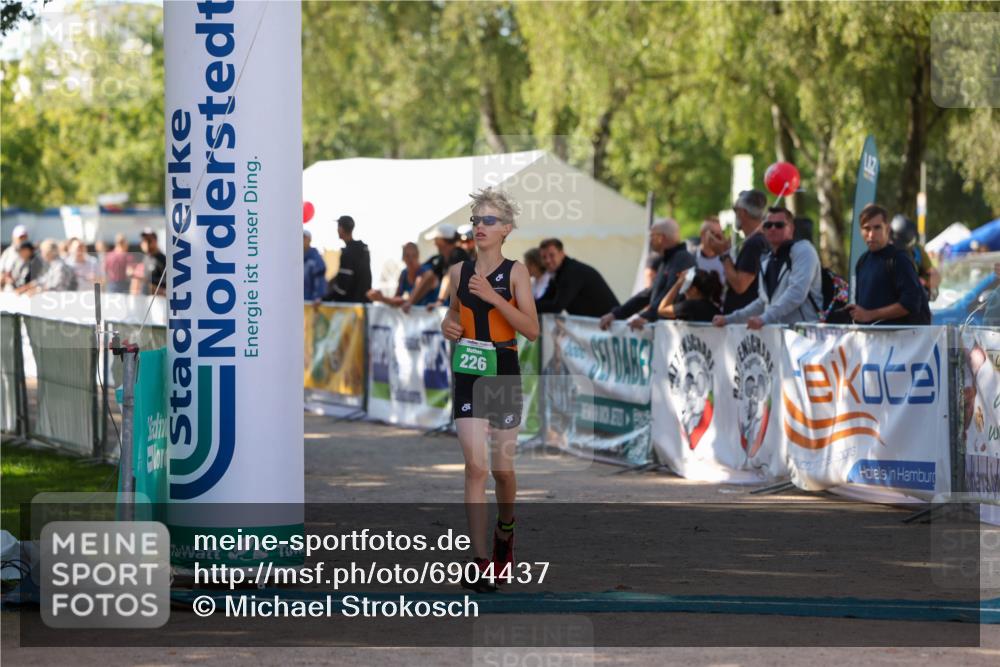 01.09.2024 - 17. Tribühne Triathlon Michael Strokosch http://msf.ph/oto/6904437 01.09.2024 11:05:36 Ziel 151, 226 meine-sportfotos.de