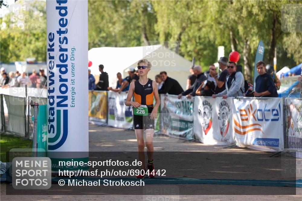 01.09.2024 - 17. Tribühne Triathlon Michael Strokosch http://msf.ph/oto/6904442 01.09.2024 11:05:36 Ziel 151, 226 meine-sportfotos.de