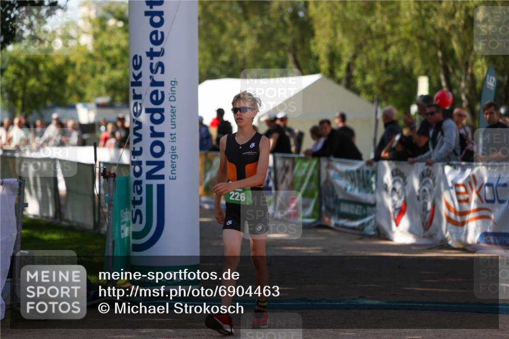 01.09.2024 - 17. Tribühne Triathlon Michael Strokosch http://msf.ph/oto/6904463 01.09.2024 11:05:38 Ziel 187, 225, 226 meine-sportfotos.de