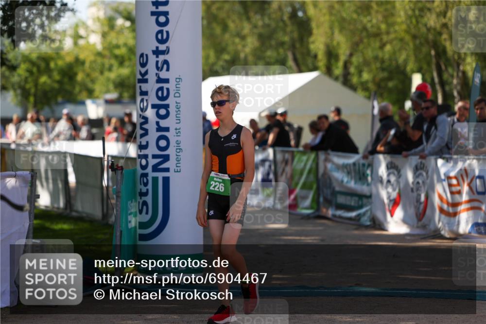 01.09.2024 - 17. Tribühne Triathlon Michael Strokosch http://msf.ph/oto/6904467 01.09.2024 11:05:38 Ziel 187, 225, 226 meine-sportfotos.de