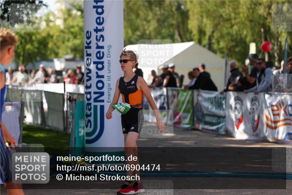 01.09.2024 - 17. Tribühne Triathlon Michael Strokosch http://msf.ph/oto/6904474 01.09.2024 11:05:38 Ziel 187, 225, 226 meine-sportfotos.de