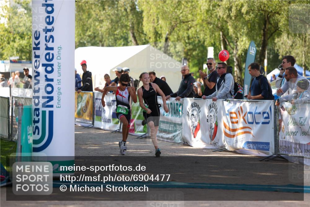 01.09.2024 - 17. Tribühne Triathlon Michael Strokosch http://msf.ph/oto/6904477 01.09.2024 11:05:43 Ziel 187, 225 meine-sportfotos.de