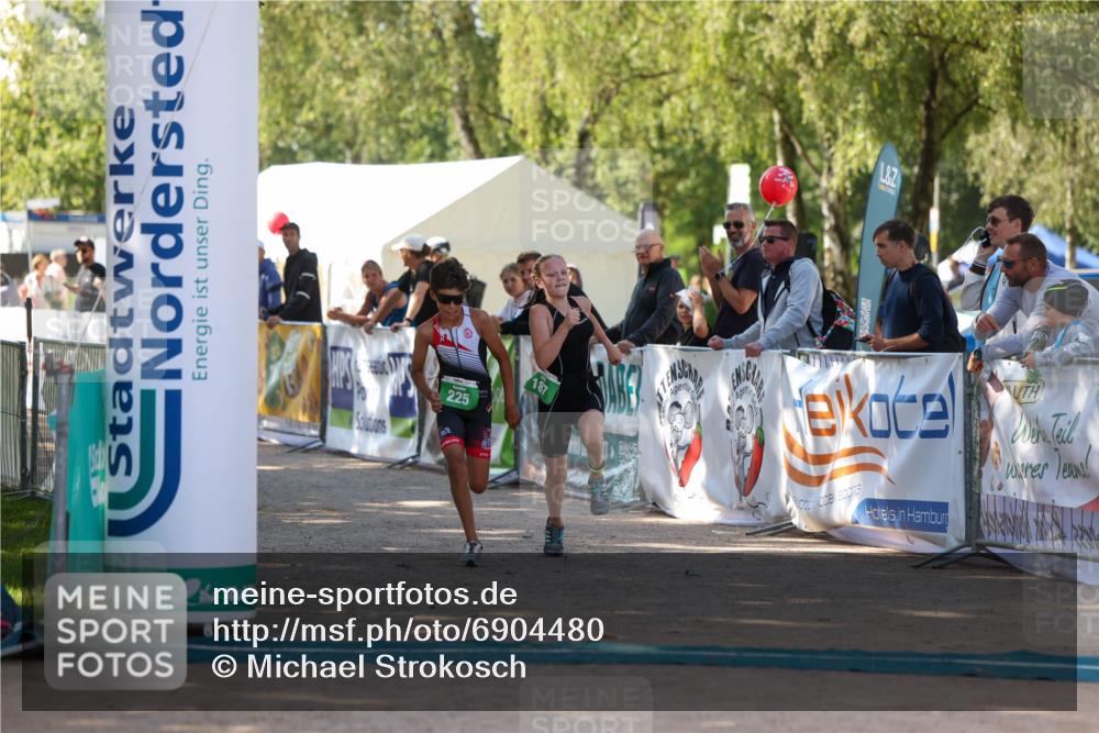 01.09.2024 - 17. Tribühne Triathlon Michael Strokosch http://msf.ph/oto/6904480 01.09.2024 11:05:43 Ziel 187, 225 meine-sportfotos.de