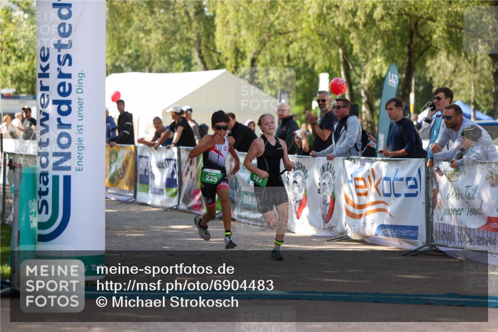 01.09.2024 - 17. Tribühne Triathlon Michael Strokosch http://msf.ph/oto/6904483 01.09.2024 11:05:43 Ziel 187, 225 meine-sportfotos.de