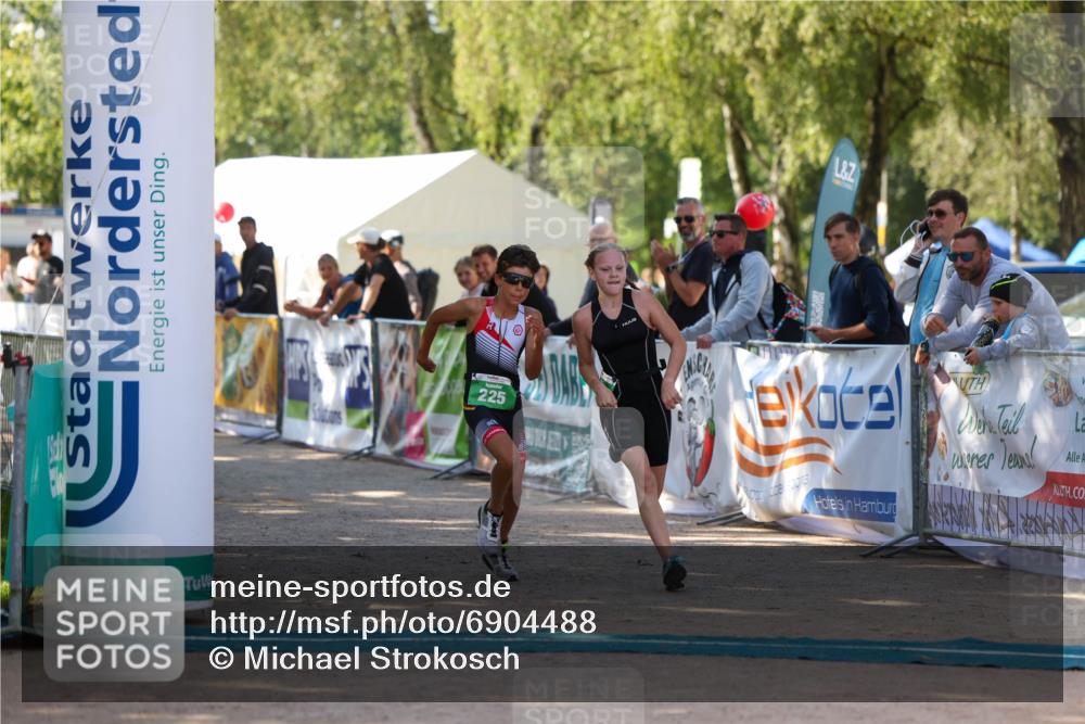 01.09.2024 - 17. Tribühne Triathlon Michael Strokosch http://msf.ph/oto/6904488 01.09.2024 11:05:43 Ziel 187, 225 meine-sportfotos.de