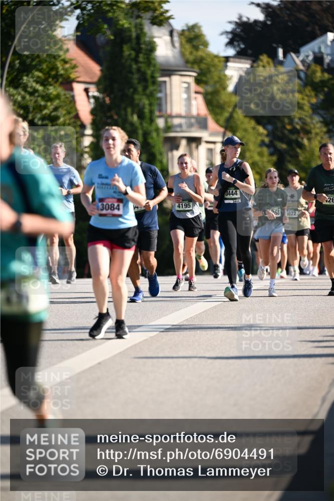 01.09.2024 - BARMER Alsterlauf Dr. Thomas Lammeyer http://msf.ph/oto/6904491 01.09.2024 09:40:29 Laufen 3084, 4195, 3444, 3444, 68, 022, 426 meine-sportfotos.de