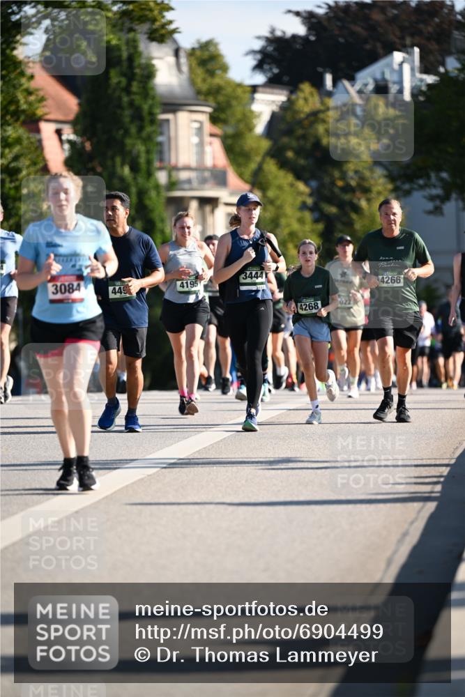 01.09.2024 - BARMER Alsterlauf Dr. Thomas Lammeyer http://msf.ph/oto/6904499 01.09.2024 09:40:29 Laufen 3084, 3444, 449, 4195, 4268, 022, 4266 meine-sportfotos.de