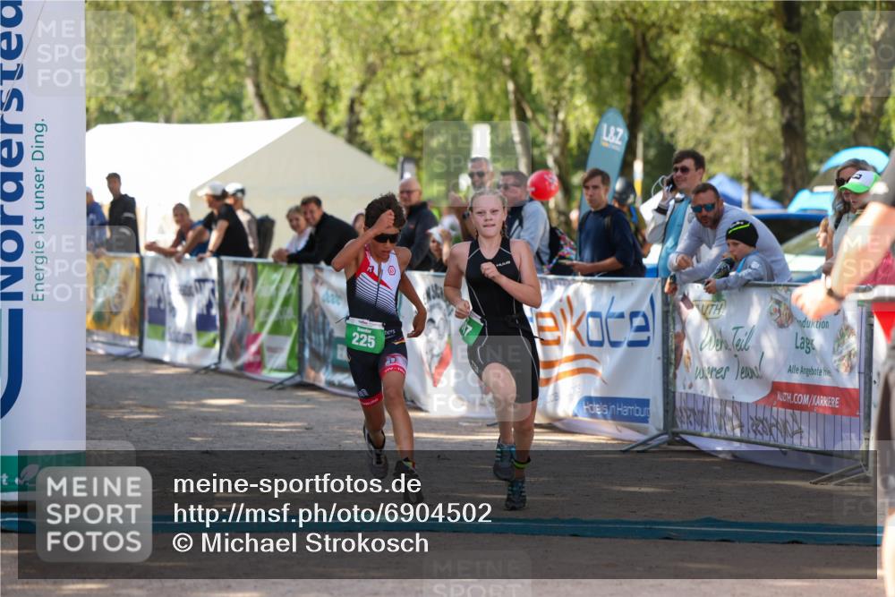 01.09.2024 - 17. Tribühne Triathlon Michael Strokosch http://msf.ph/oto/6904502 01.09.2024 11:05:44 Ziel 187, 225 meine-sportfotos.de
