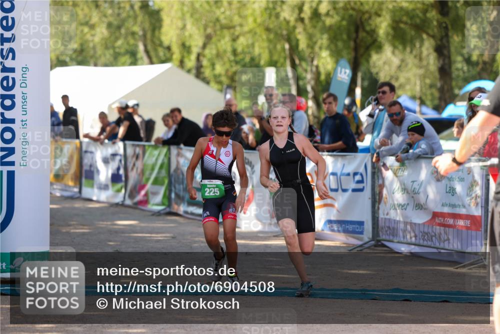01.09.2024 - 17. Tribühne Triathlon Michael Strokosch http://msf.ph/oto/6904508 01.09.2024 11:05:44 Ziel 187, 225 meine-sportfotos.de