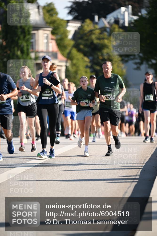 01.09.2024 - BARMER Alsterlauf Dr. Thomas Lammeyer http://msf.ph/oto/6904519 01.09.2024 09:40:30 Laufen 4195, 3444, 3444, 368, 4266, 2614 meine-sportfotos.de