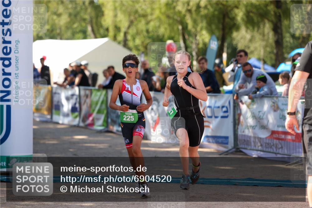 01.09.2024 - 17. Tribühne Triathlon Michael Strokosch http://msf.ph/oto/6904520 01.09.2024 11:05:44 Ziel 187, 225 meine-sportfotos.de