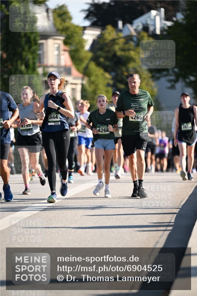 01.09.2024 - BARMER Alsterlauf Dr. Thomas Lammeyer http://msf.ph/oto/6904525 01.09.2024 09:40:31 Laufen 4195, 3444, 3444, 4268, 4266, 2614 meine-sportfotos.de