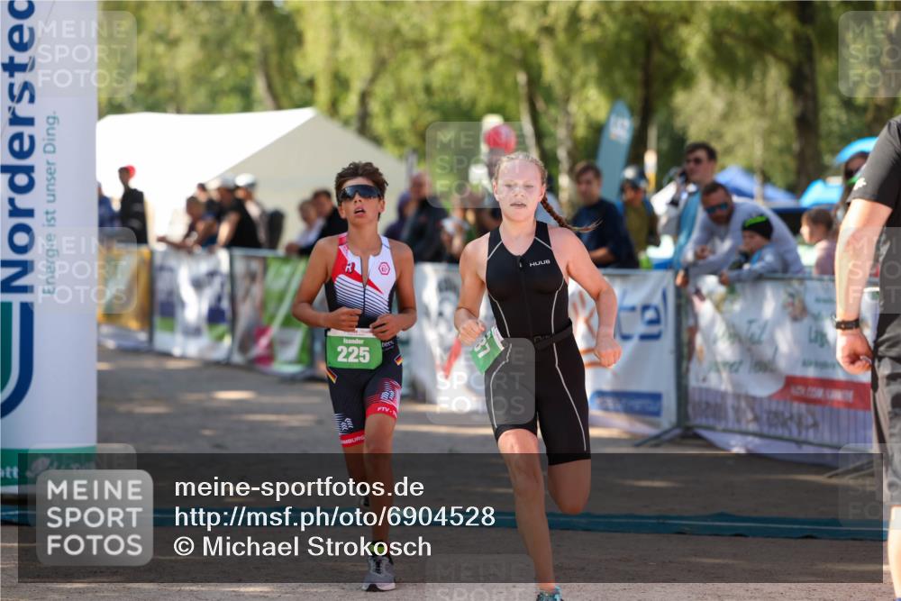 01.09.2024 - 17. Tribühne Triathlon Michael Strokosch http://msf.ph/oto/6904528 01.09.2024 11:05:44 Ziel 187, 225 meine-sportfotos.de