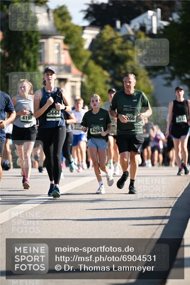 01.09.2024 - BARMER Alsterlauf Dr. Thomas Lammeyer http://msf.ph/oto/6904531 01.09.2024 09:40:31 Laufen 4195, 3444, 3444, 4268, 266, 2616 meine-sportfotos.de
