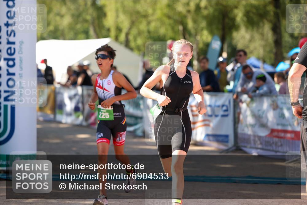 01.09.2024 - 17. Tribühne Triathlon Michael Strokosch http://msf.ph/oto/6904533 01.09.2024 11:05:45 Ziel 174, 187, 225 meine-sportfotos.de