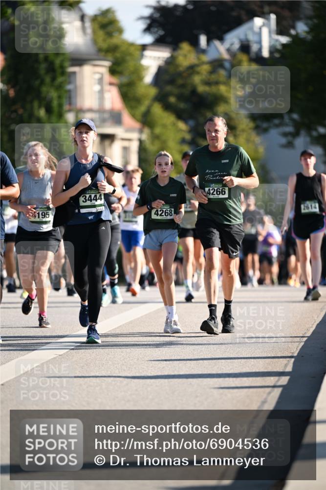 01.09.2024 - BARMER Alsterlauf Dr. Thomas Lammeyer http://msf.ph/oto/6904536 01.09.2024 09:40:31 Laufen 195, 3444, 3444, 4268, 4266, 2614 meine-sportfotos.de