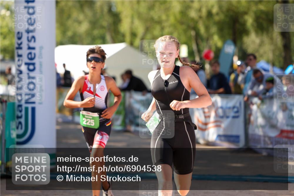 01.09.2024 - 17. Tribühne Triathlon Michael Strokosch http://msf.ph/oto/6904538 01.09.2024 11:05:45 Ziel 174, 187, 225 meine-sportfotos.de
