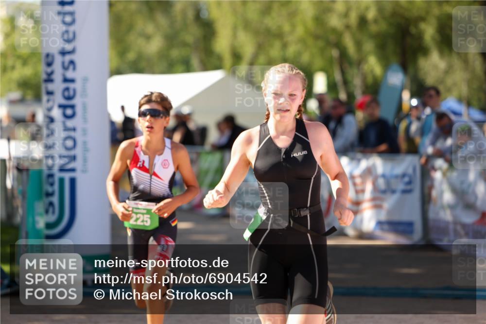 01.09.2024 - 17. Tribühne Triathlon Michael Strokosch http://msf.ph/oto/6904542 01.09.2024 11:05:45 Ziel 174, 187, 225 meine-sportfotos.de