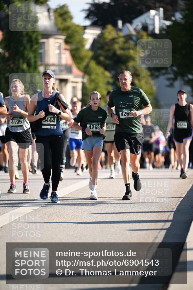 01.09.2024 - BARMER Alsterlauf Dr. Thomas Lammeyer http://msf.ph/oto/6904543 01.09.2024 09:40:31 Laufen 4195, 3444, 3444, 4268, 4266, 2614 meine-sportfotos.de