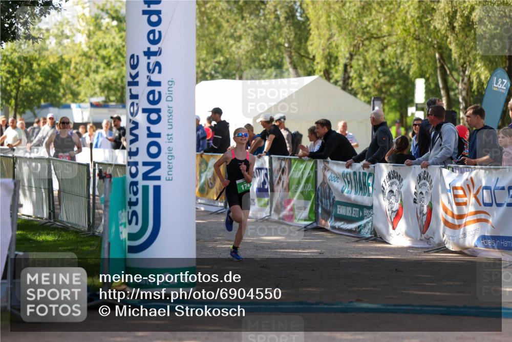 01.09.2024 - 17. Tribühne Triathlon Michael Strokosch http://msf.ph/oto/6904550 01.09.2024 11:05:49 Ziel 174 meine-sportfotos.de