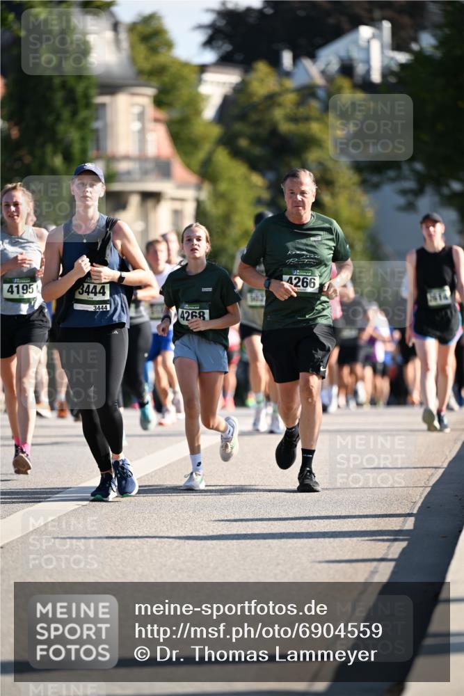 01.09.2024 - BARMER Alsterlauf Dr. Thomas Lammeyer http://msf.ph/oto/6904559 01.09.2024 09:40:32 Laufen 3444, 4268, 4266, 4195, 3444 meine-sportfotos.de