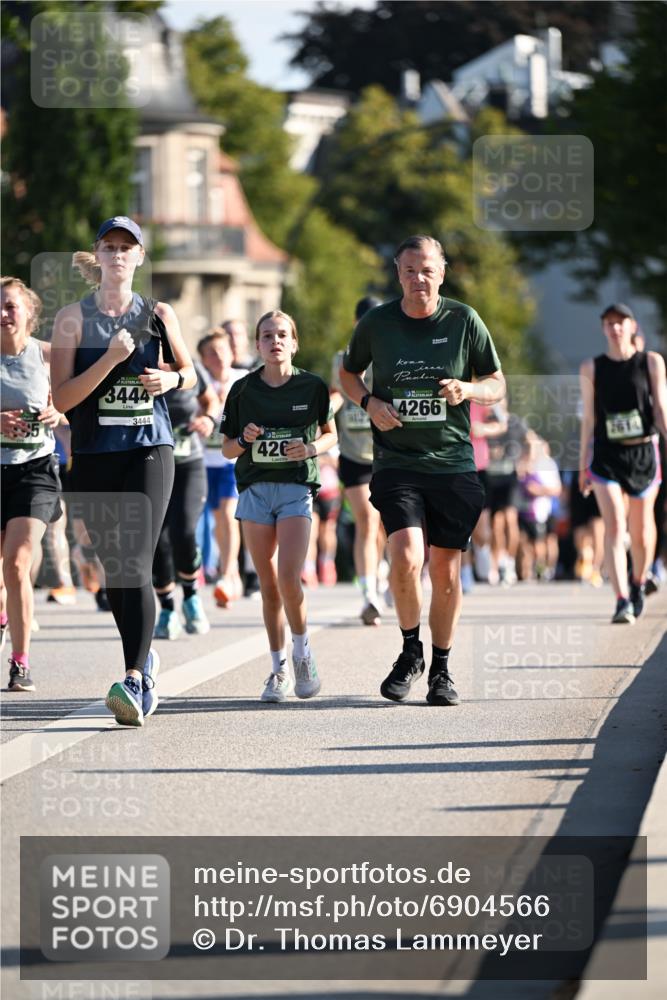01.09.2024 - BARMER Alsterlauf Dr. Thomas Lammeyer http://msf.ph/oto/6904566 01.09.2024 09:40:32 Laufen 3444, 3444, 426, 4266 meine-sportfotos.de
