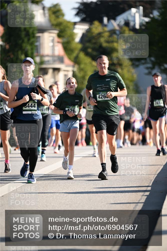 01.09.2024 - BARMER Alsterlauf Dr. Thomas Lammeyer http://msf.ph/oto/6904567 01.09.2024 09:40:32 Laufen 3444, 19777, 1268, 3444, 426 meine-sportfotos.de