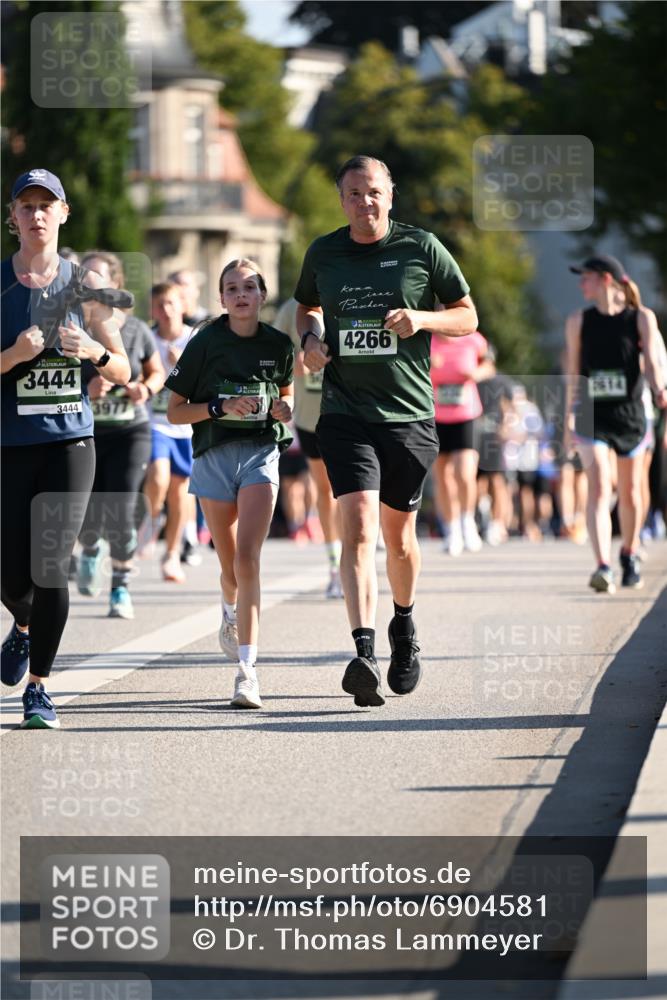 01.09.2024 - BARMER Alsterlauf Dr. Thomas Lammeyer http://msf.ph/oto/6904581 01.09.2024 09:40:33 Laufen 3444, 3444, 3977, 4266, 6814 meine-sportfotos.de