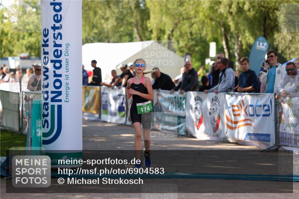 01.09.2024 - 17. Tribühne Triathlon Michael Strokosch http://msf.ph/oto/6904583 01.09.2024 11:05:51 Ziel 160, 174, 300 meine-sportfotos.de