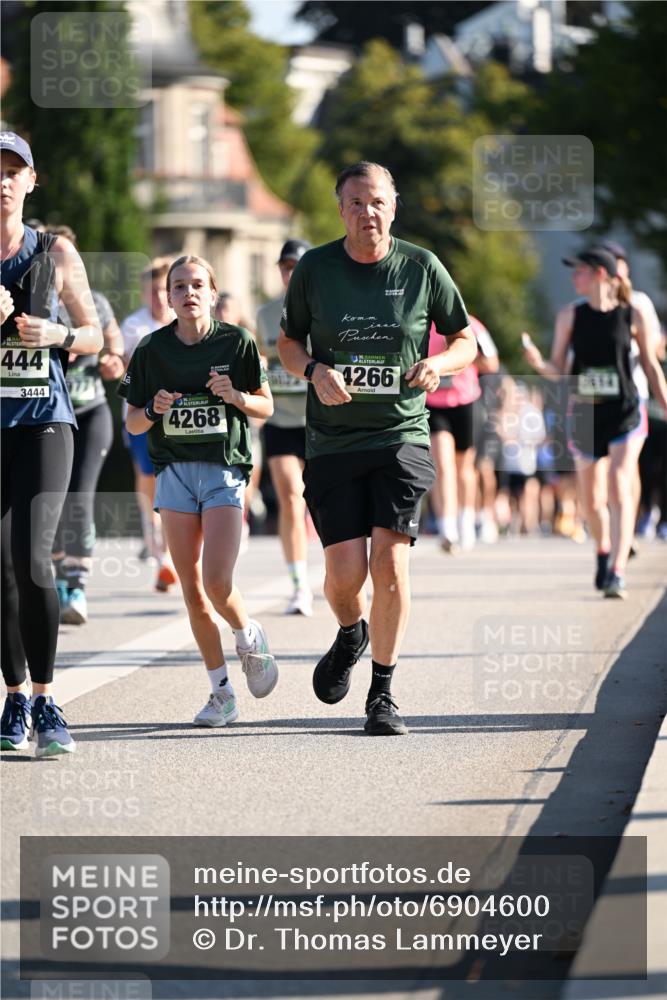 01.09.2024 - BARMER Alsterlauf Dr. Thomas Lammeyer http://msf.ph/oto/6904600 01.09.2024 09:40:33 Laufen 444, 4266, 3444, 4268 meine-sportfotos.de