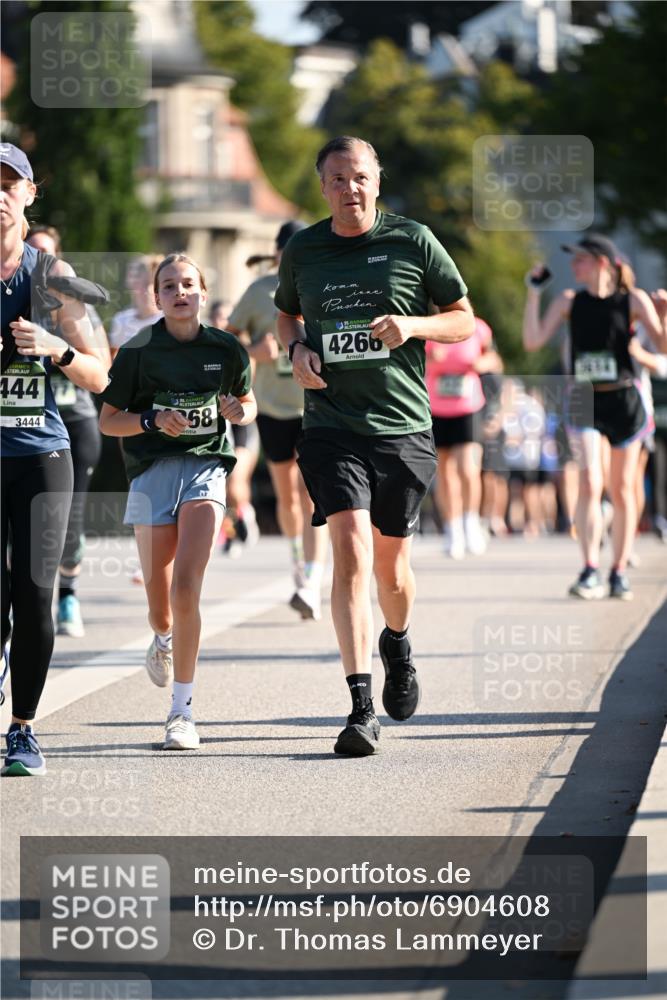 01.09.2024 - BARMER Alsterlauf Dr. Thomas Lammeyer http://msf.ph/oto/6904608 01.09.2024 09:40:33 Laufen 444, 3444, 58, 4266 meine-sportfotos.de