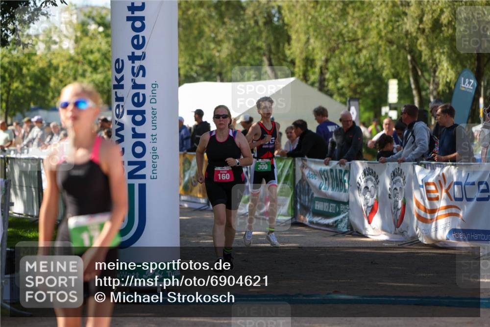 01.09.2024 - 17. Tribühne Triathlon Michael Strokosch http://msf.ph/oto/6904621 01.09.2024 11:05:55 Ziel 160, 174, 300 meine-sportfotos.de