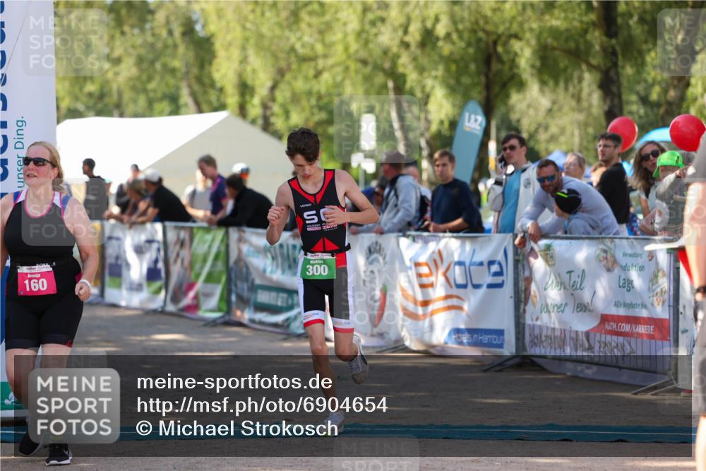 01.09.2024 - 17. Tribühne Triathlon Michael Strokosch http://msf.ph/oto/6904654 01.09.2024 11:05:57 Ziel 160, 300 meine-sportfotos.de