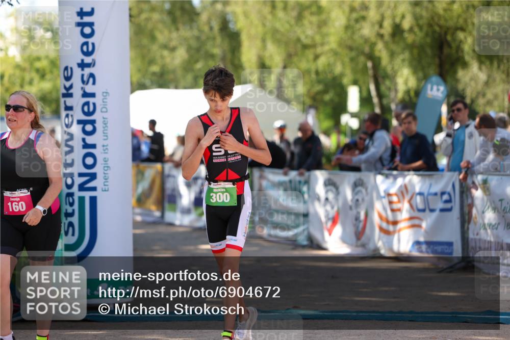 01.09.2024 - 17. Tribühne Triathlon Michael Strokosch http://msf.ph/oto/6904672 01.09.2024 11:05:58 Ziel 160, 298, 300 meine-sportfotos.de