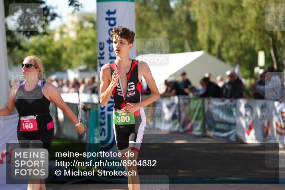 01.09.2024 - 17. Tribühne Triathlon Michael Strokosch http://msf.ph/oto/6904682 01.09.2024 11:05:59 Ziel 160, 298, 300 meine-sportfotos.de