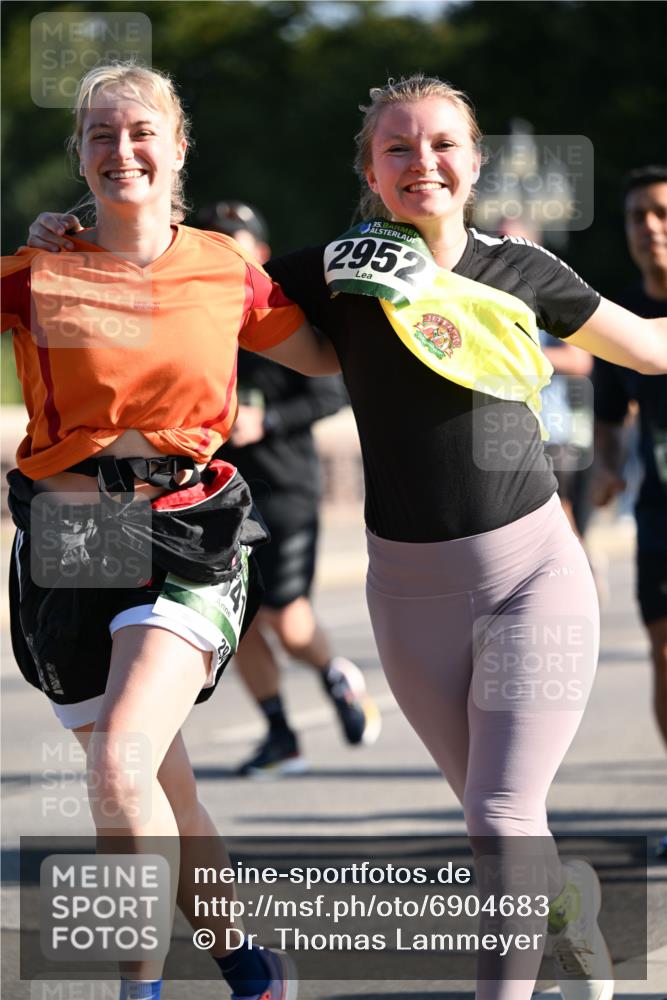 01.09.2024 - BARMER Alsterlauf Dr. Thomas Lammeyer http://msf.ph/oto/6904683 01.09.2024 09:40:36 Laufen 2952 meine-sportfotos.de