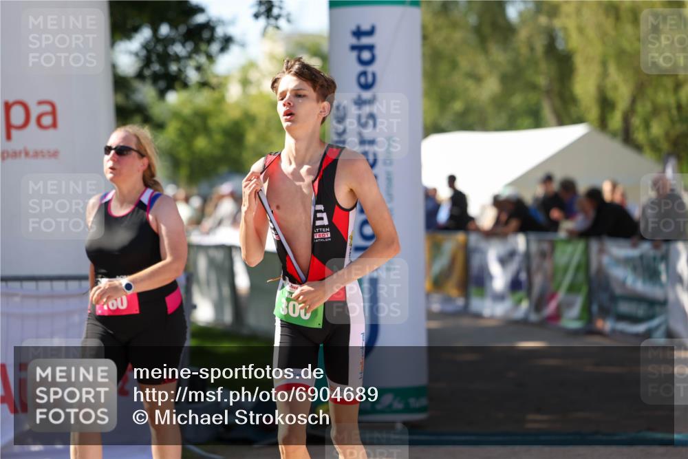 01.09.2024 - 17. Tribühne Triathlon Michael Strokosch http://msf.ph/oto/6904689 01.09.2024 11:05:59 Ziel 160, 298, 300 meine-sportfotos.de