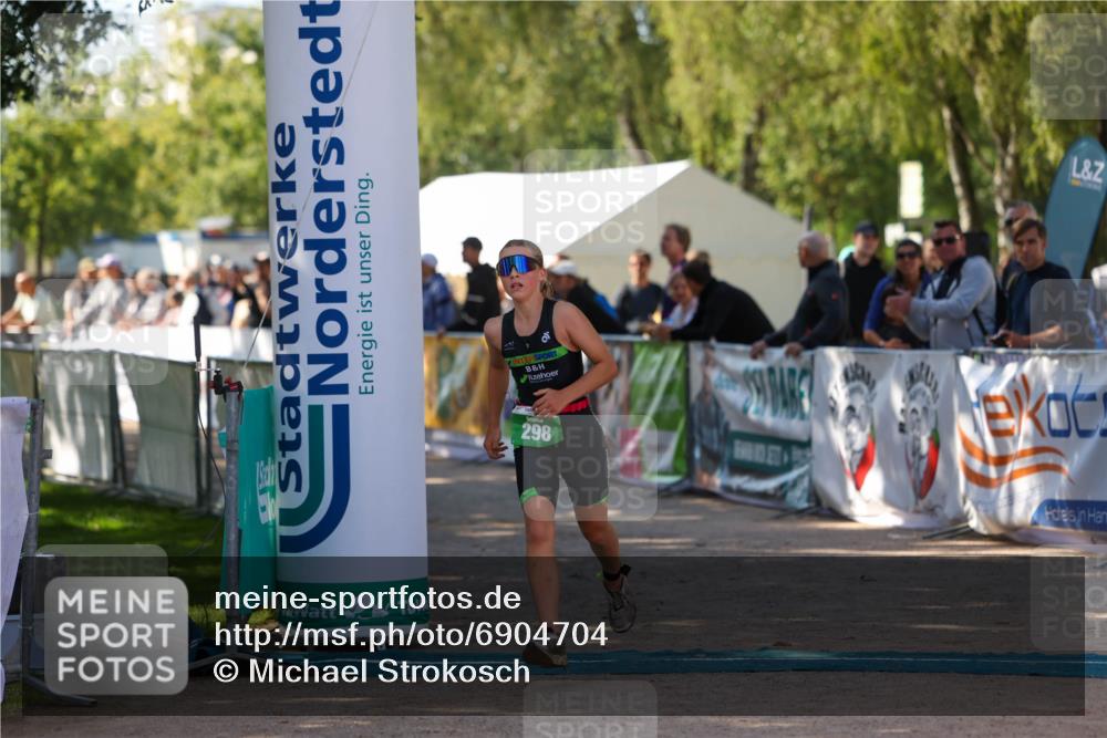 01.09.2024 - 17. Tribühne Triathlon Michael Strokosch http://msf.ph/oto/6904704 01.09.2024 11:06:05 Ziel 289, 298 meine-sportfotos.de
