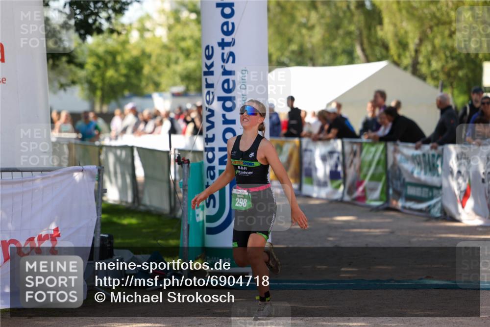 01.09.2024 - 17. Tribühne Triathlon Michael Strokosch http://msf.ph/oto/6904718 01.09.2024 11:06:05 Ziel 289, 298 meine-sportfotos.de