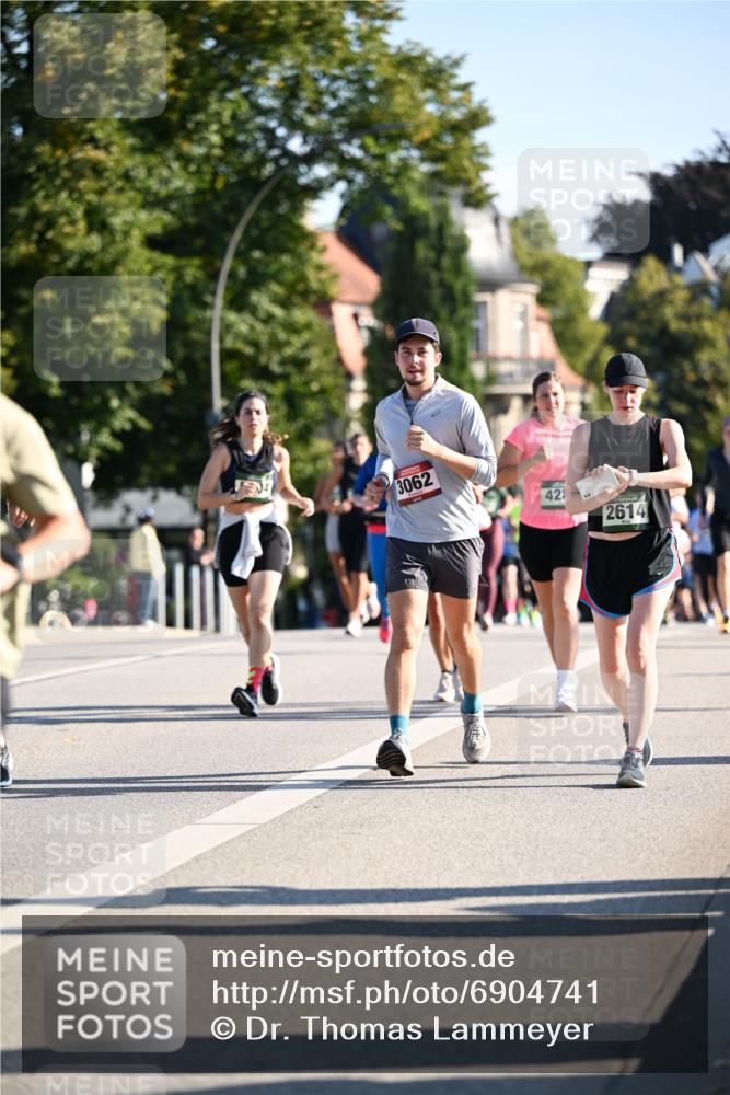01.09.2024 - BARMER Alsterlauf Dr. Thomas Lammeyer http://msf.ph/oto/6904741 01.09.2024 09:40:39 Laufen 3062, 42, 2614 meine-sportfotos.de