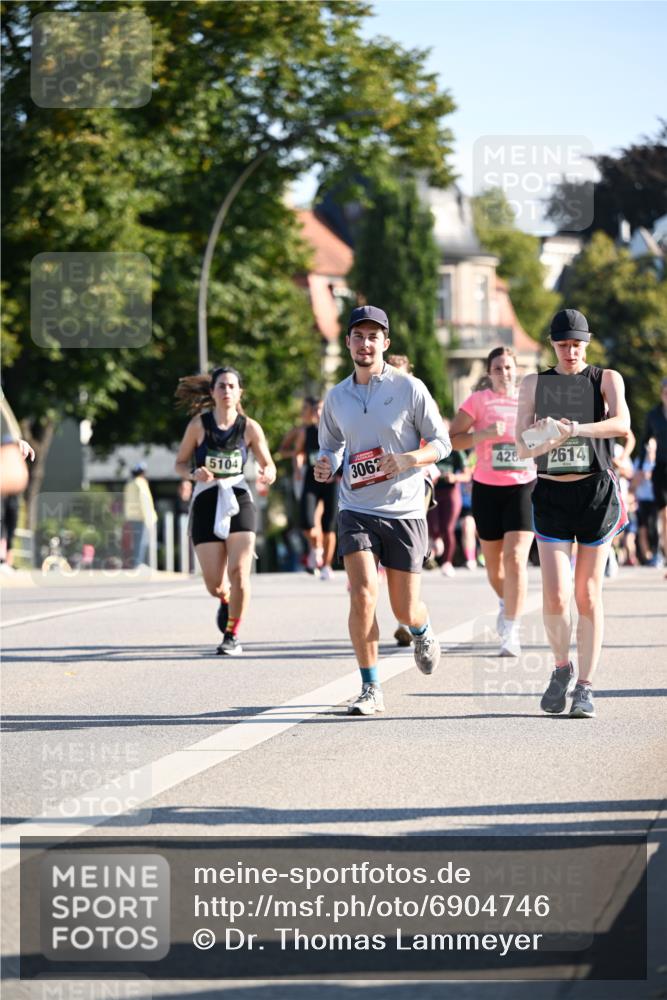 01.09.2024 - BARMER Alsterlauf Dr. Thomas Lammeyer http://msf.ph/oto/6904746 01.09.2024 09:40:39 Laufen 5104, 3062, 428, 2614 meine-sportfotos.de