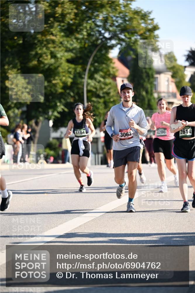 01.09.2024 - BARMER Alsterlauf Dr. Thomas Lammeyer http://msf.ph/oto/6904762 01.09.2024 09:40:39 Laufen 5104, 3062, 4286, 2614 meine-sportfotos.de