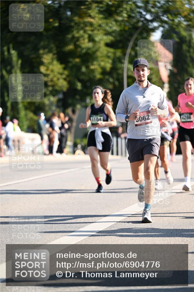 01.09.2024 - BARMER Alsterlauf Dr. Thomas Lammeyer http://msf.ph/oto/6904776 01.09.2024 09:40:40 Laufen 5104, 3062, 4286 meine-sportfotos.de
