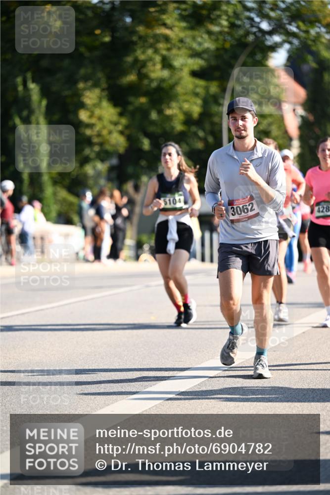 01.09.2024 - BARMER Alsterlauf Dr. Thomas Lammeyer http://msf.ph/oto/6904782 01.09.2024 09:40:40 Laufen 104, 3062, 428 meine-sportfotos.de
